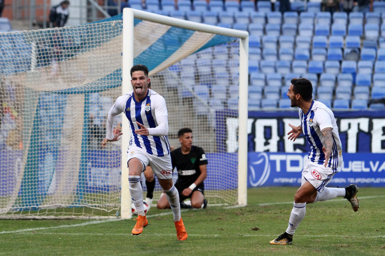 Caye Quitana celebra un tanto ante el Atlético Malagueño.