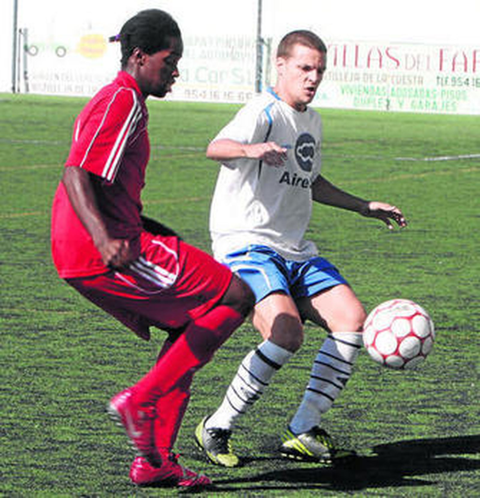 Luis Alberto (i), durante un partido con el Utrera.