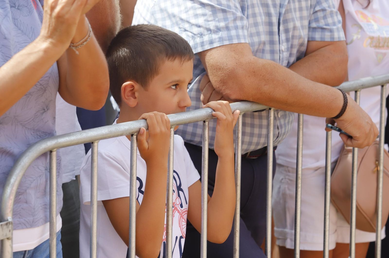 Gran ambiente en Aracena para ver la salida de la Vuelta Ciclista a España, en imágenes