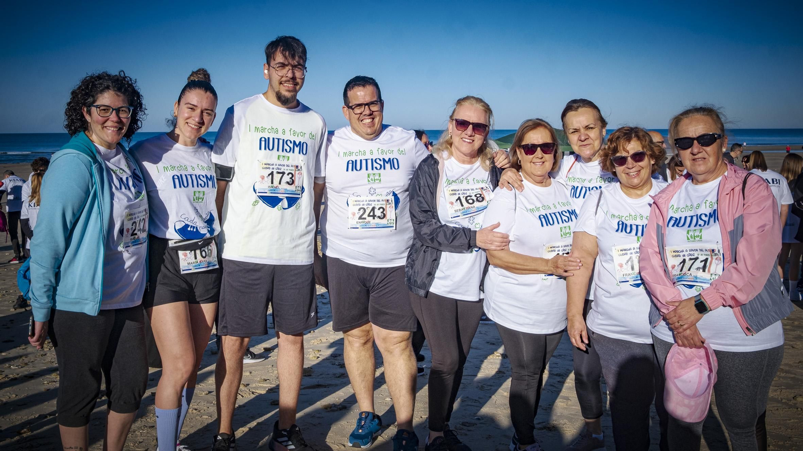 Búscate entre las imágenes de la  ‘I Marcha a favor del autismo’ en Cádiz