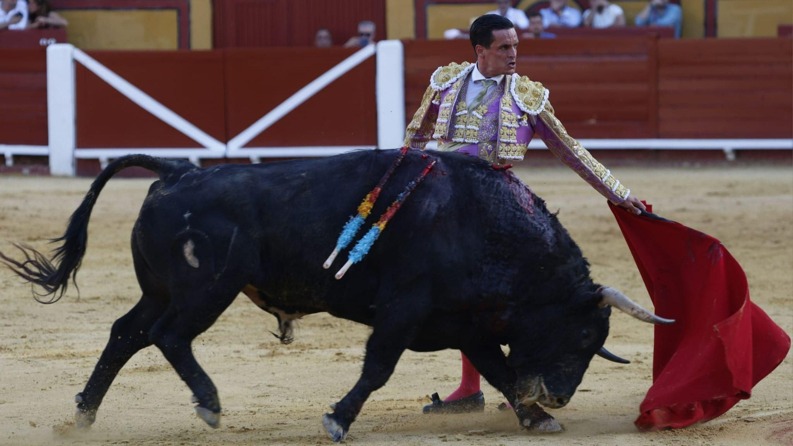David Galván, torero y estoico, en un natural a 'Jalado' de Fuente Ymbro.