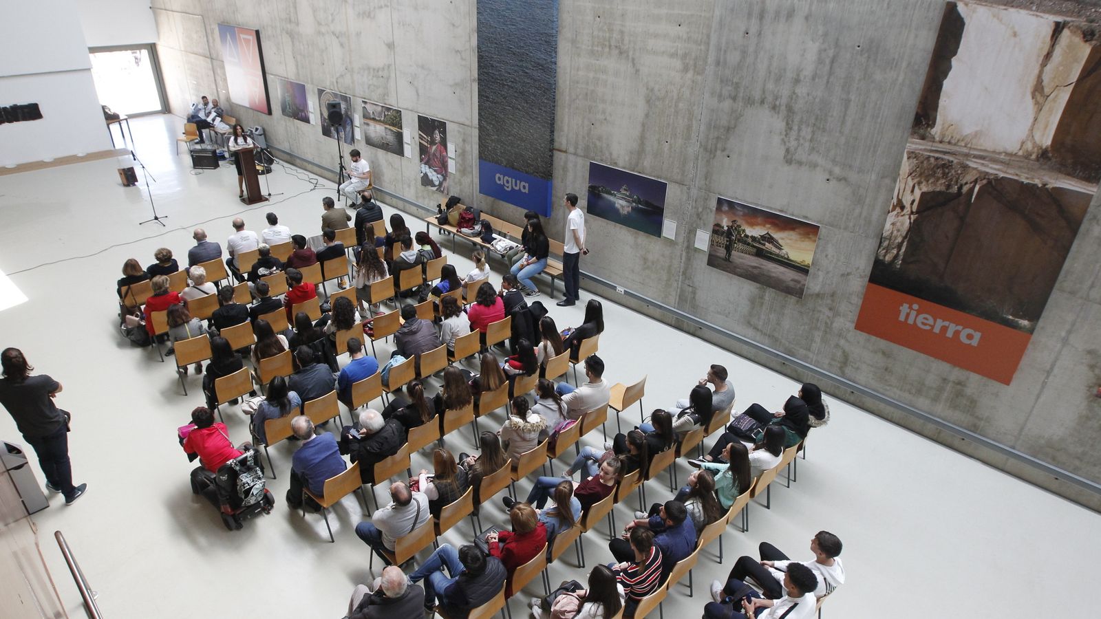 Plano cenital de un momento del acto de ayer en la UAL.