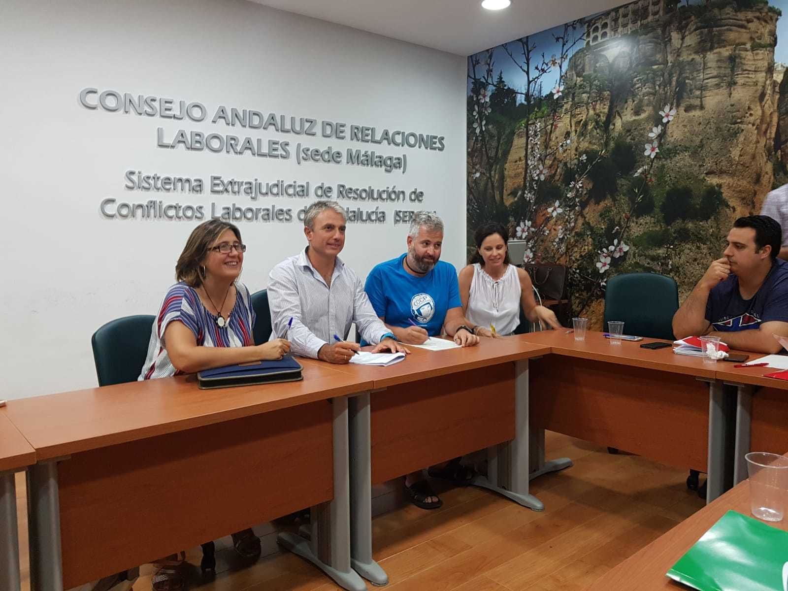 Las partes firmantes del nuevo convenio, en la sede del Sercla