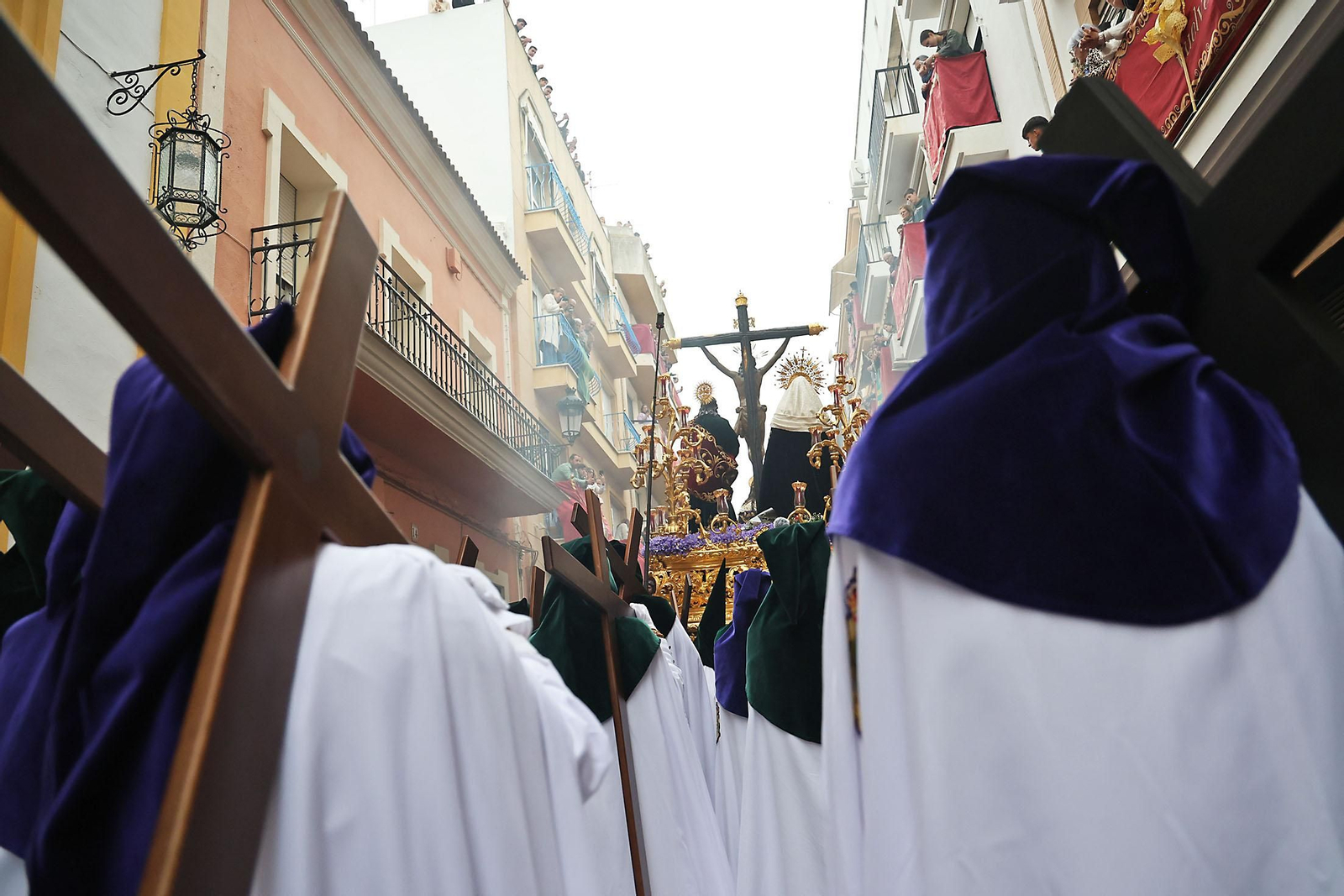 Miércoles Santo: La Hermandad de La Esperanza por las calles de Huelva