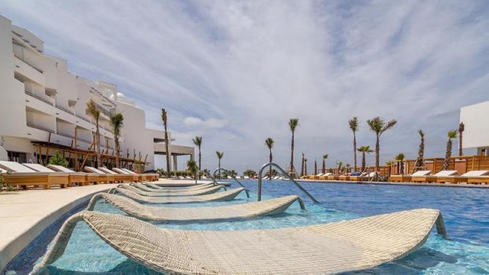 Piscina del Hotel Zahara Beach