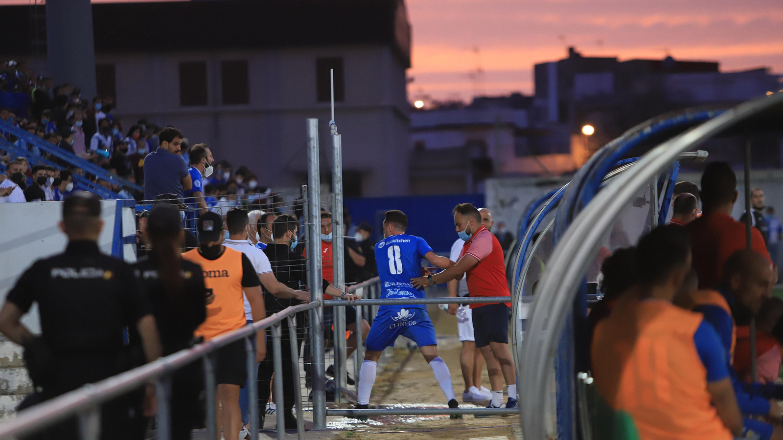 Imágenes de la semifinal por el ascenso entre el  Xerez CD - Puente Genil