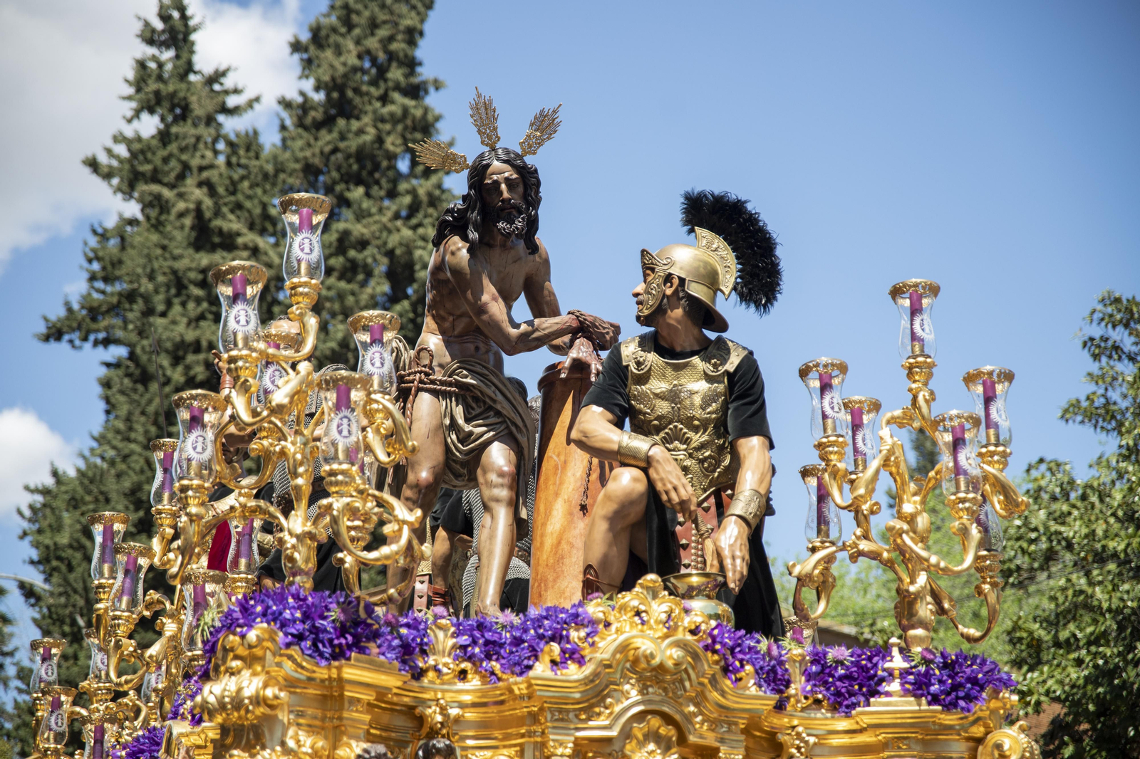 Imágenes de la salida en procesión de Las Cigarreras