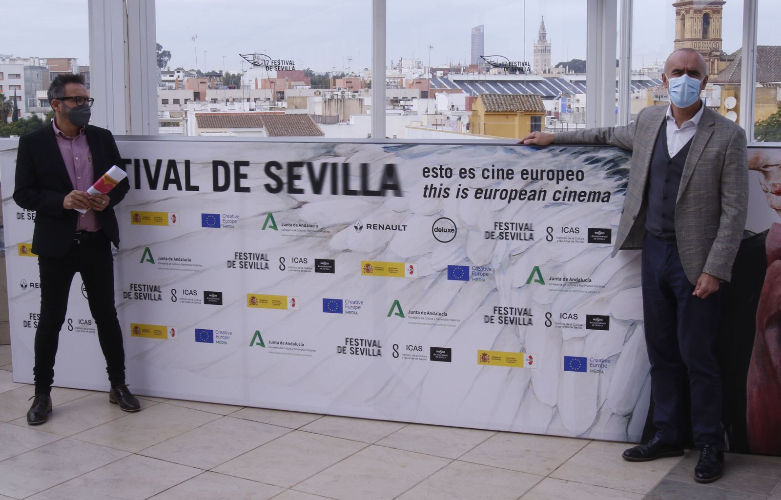 El director del certamen José Luis Cienfuegos y el delegado de Cultura Antonio Muñoz presentando el SEFF 2020.