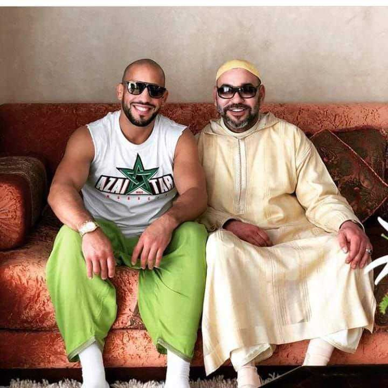 El rey Mohamed VI posa junto al boxeador rifeño Abu Bakr Zaita en una imagen subida este sábado a la cuenta de Instagram del monarca