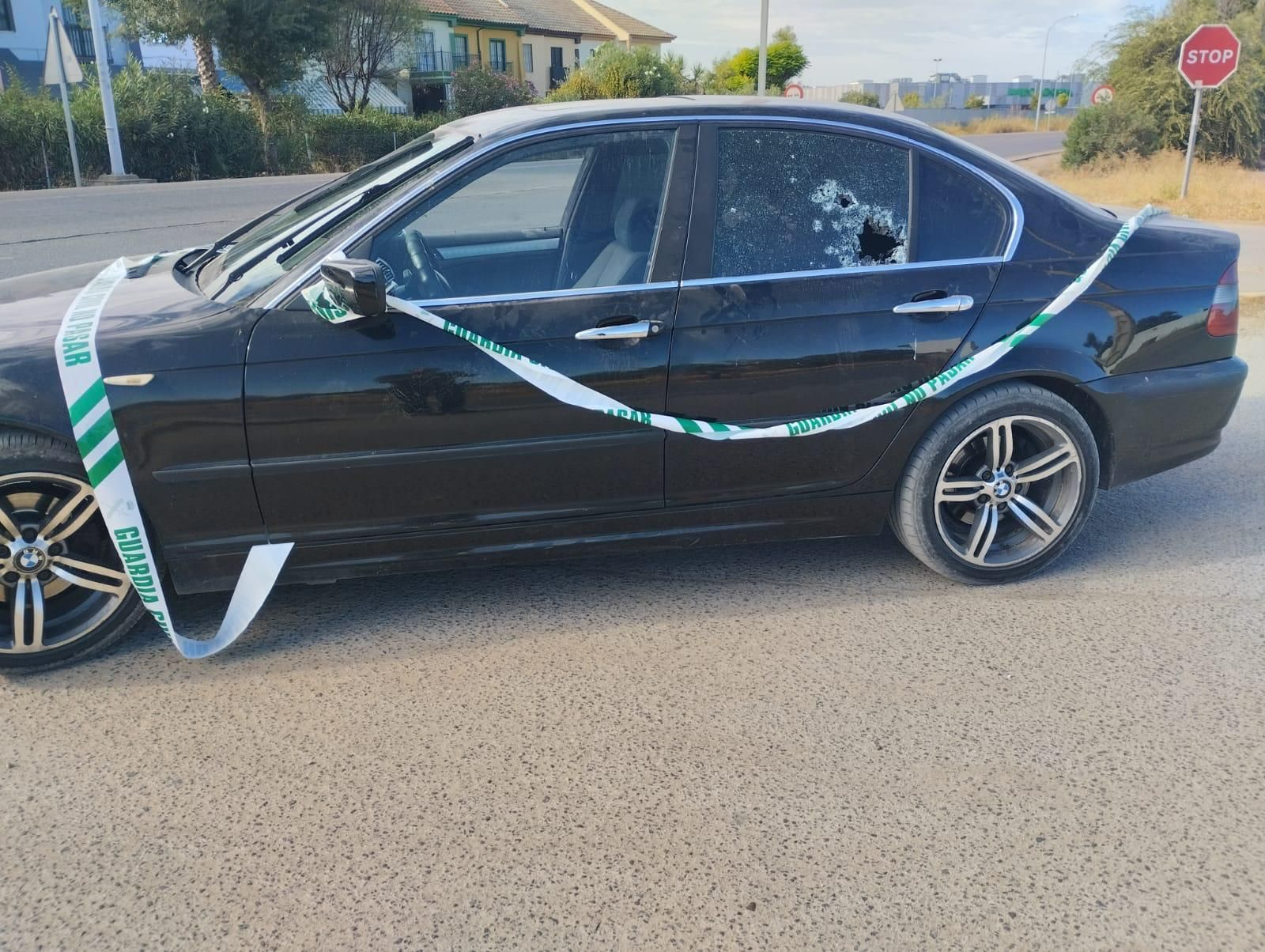 Una imagen del vehículo con los impactos.