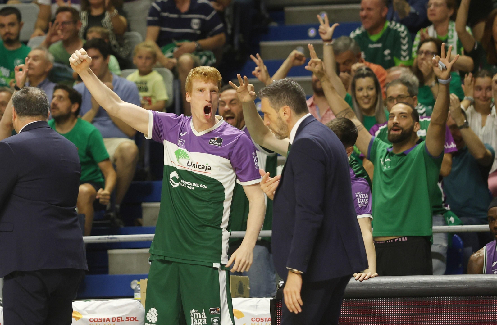 Alberto Díaz celebra una canasta.