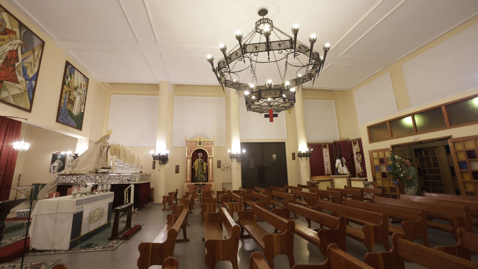 Preparativos en las iglesias de Algeciras para la Magna Mariana, en imágenes