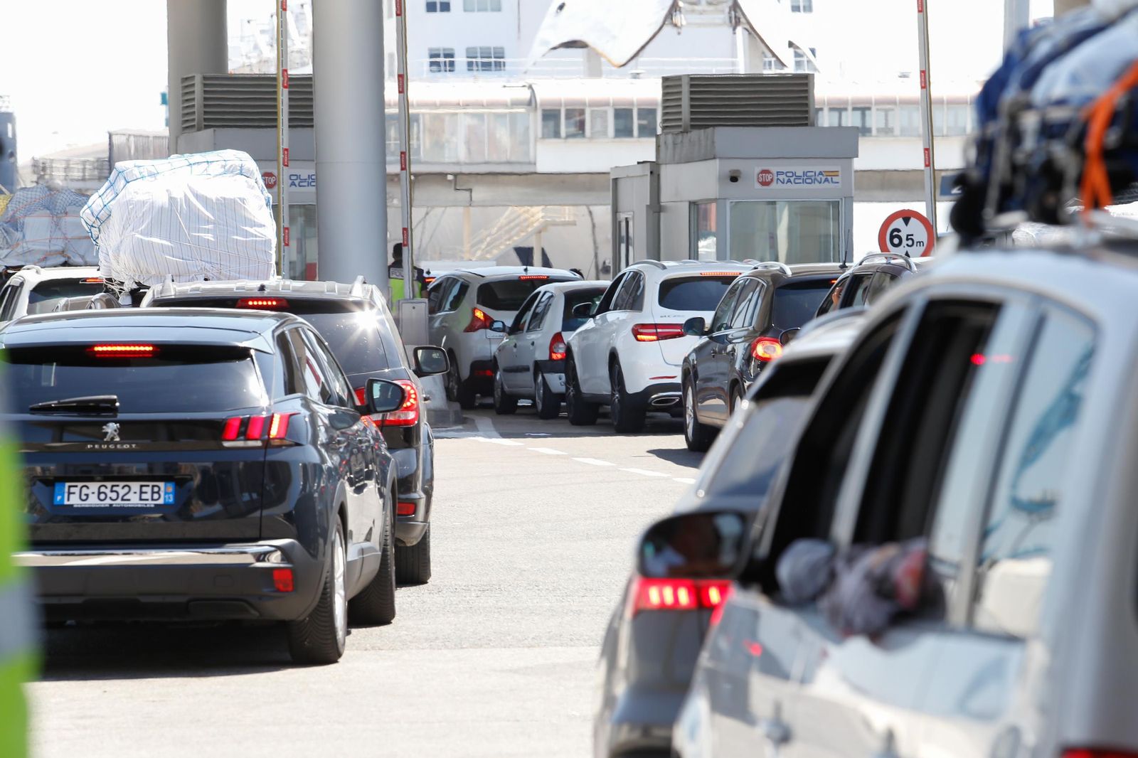 El intenso sábado en la Operación Paso del Estrecho en Algeciras, en imágenes