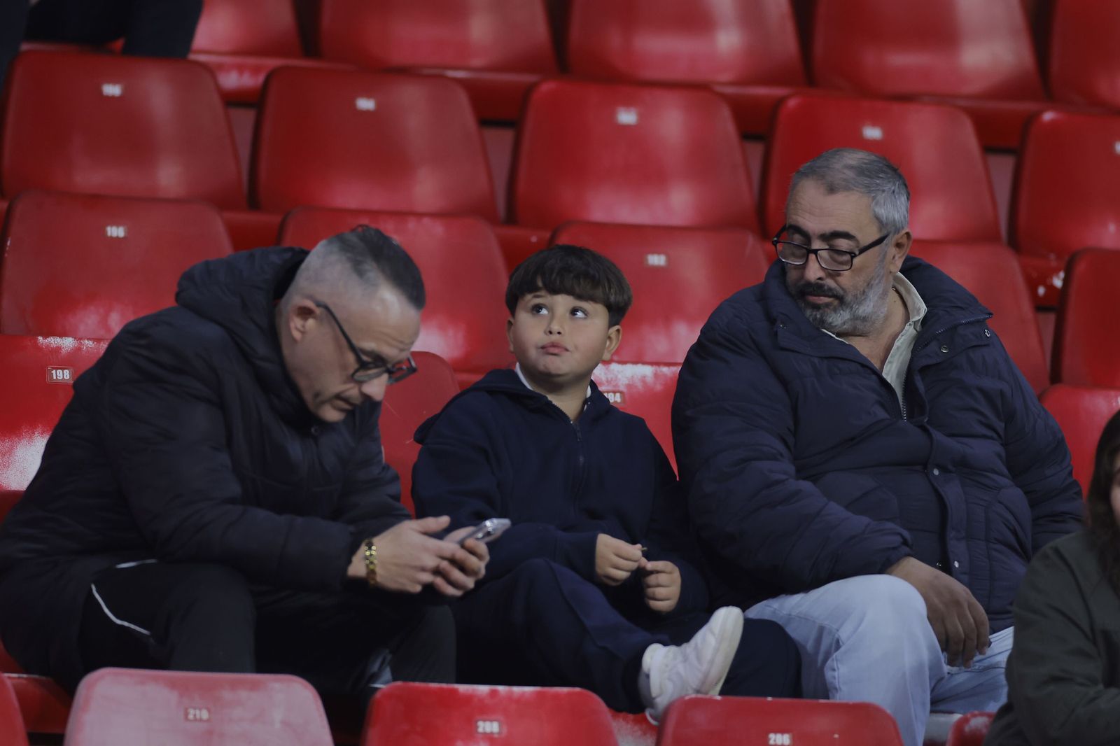 Búscate en las fotos del Sevilla - Celta