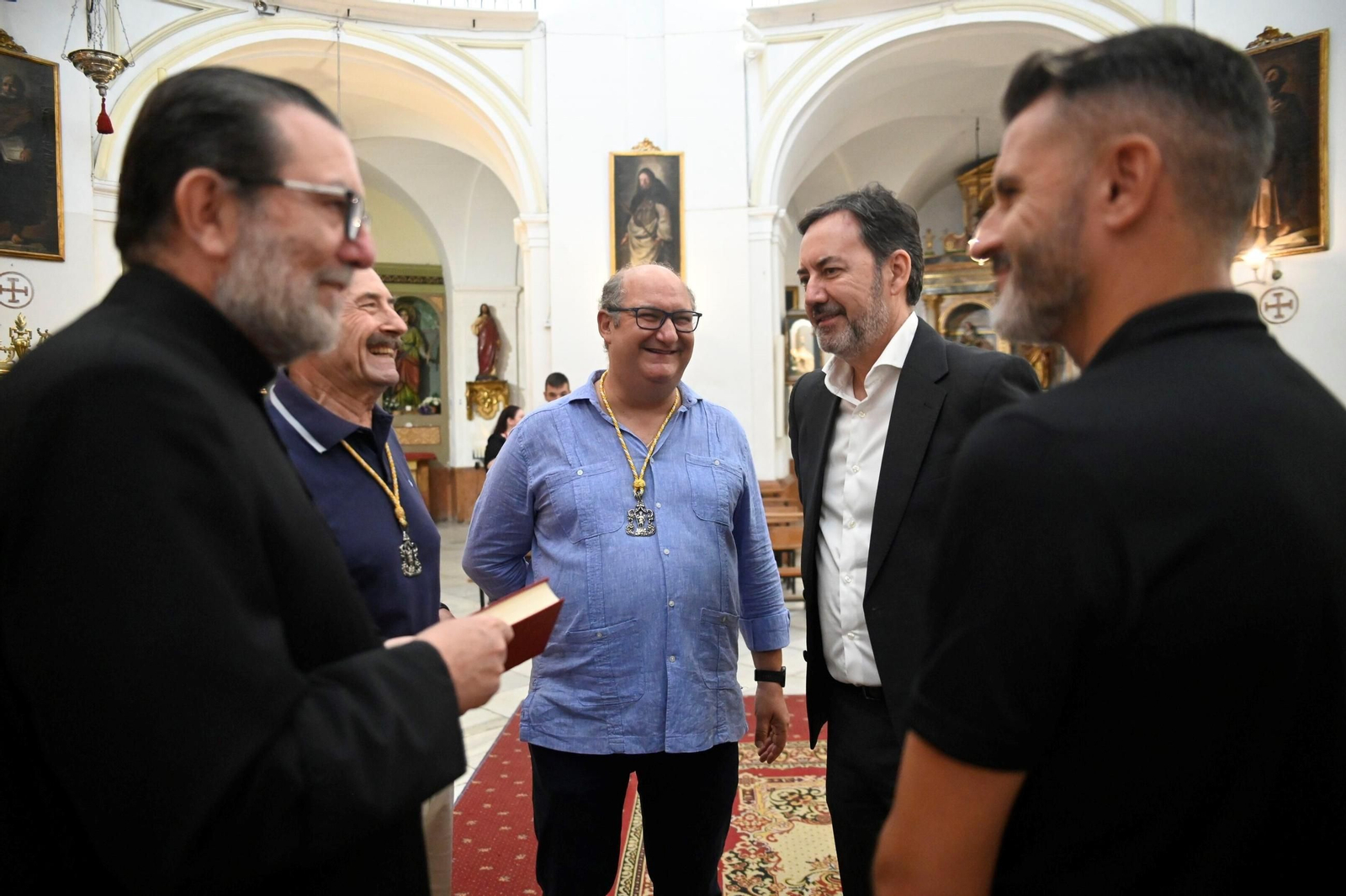 La tradicional ofrenda del Córdoaba CF a San Rafael antes del debut en El Arcángel, en imágenes