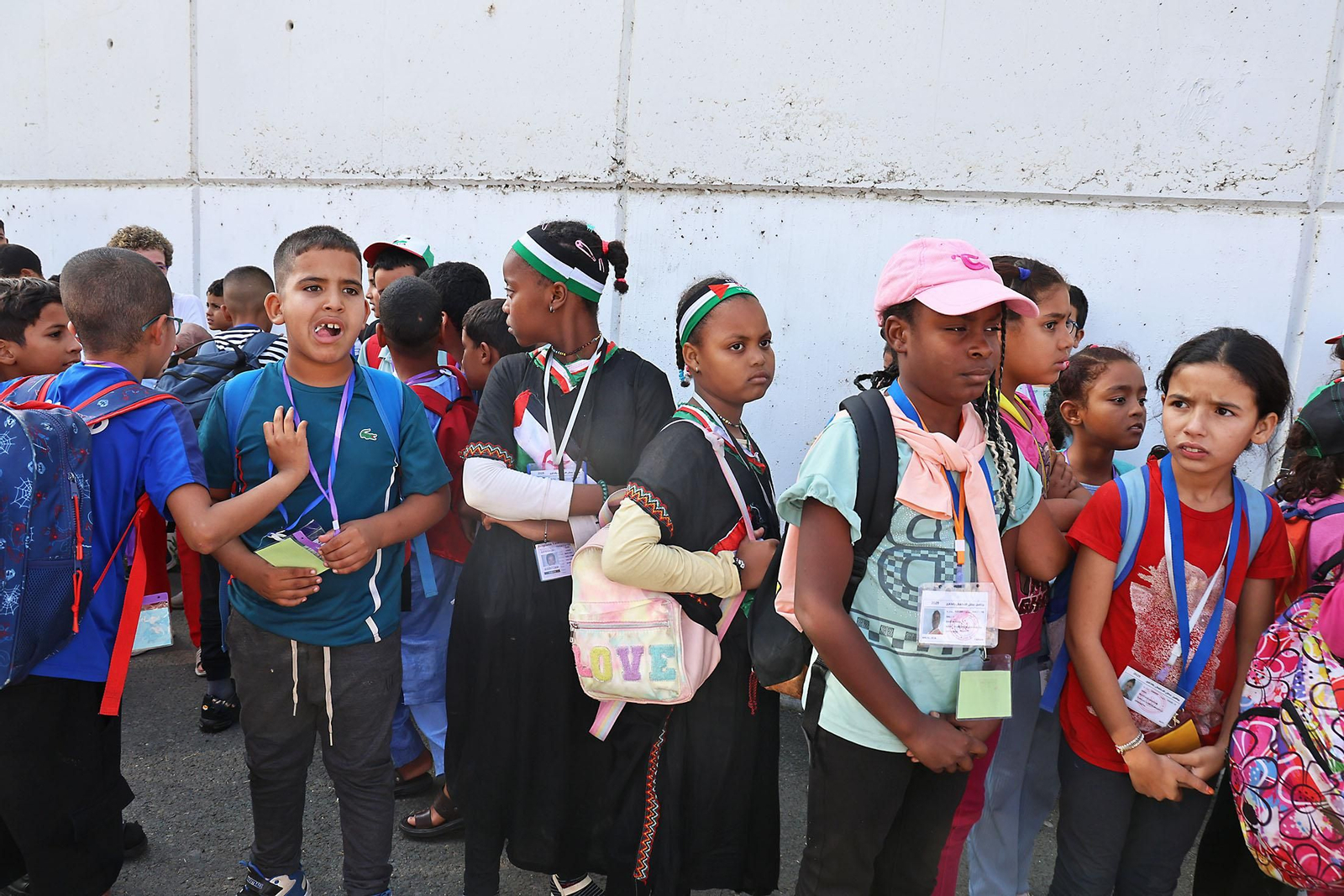 Imágenes del recibimiento a los  niños procedentes de los campamentos saharauis que pasarán sus vacaciones en Huelva