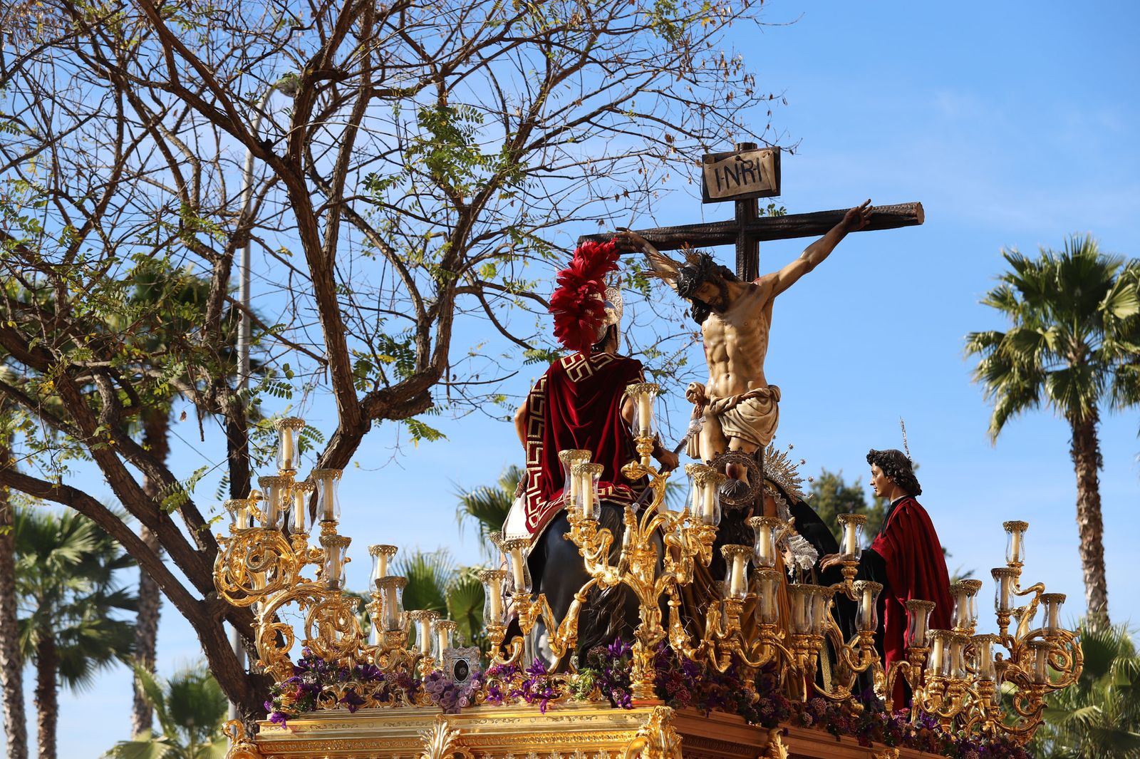 Imágenes de la procesión de la hermandad de la Lanzada de Huelva