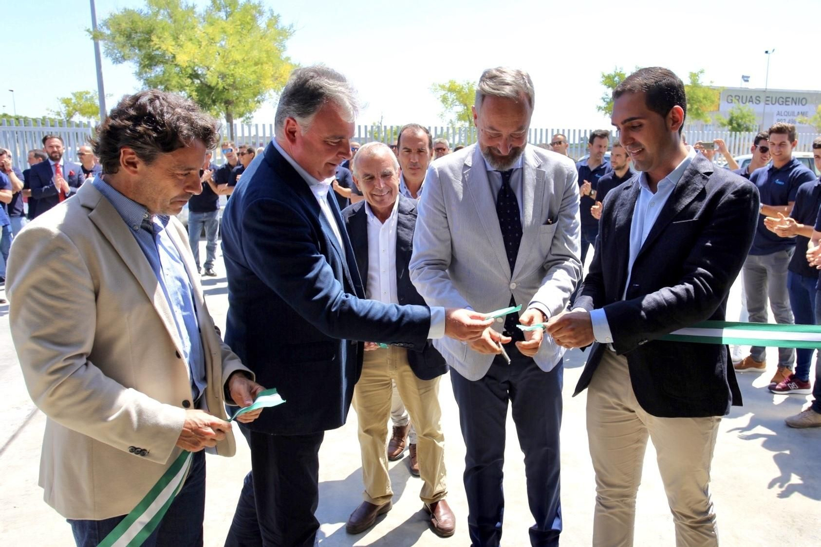 Un momento de la inauguración de la sede de la empresa.