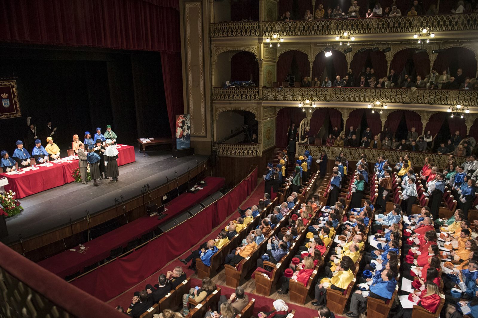 Imágenes del acto de investidura de nuevos doctores de la UCA y entrega de Premios Extraordinarios de Doctorado