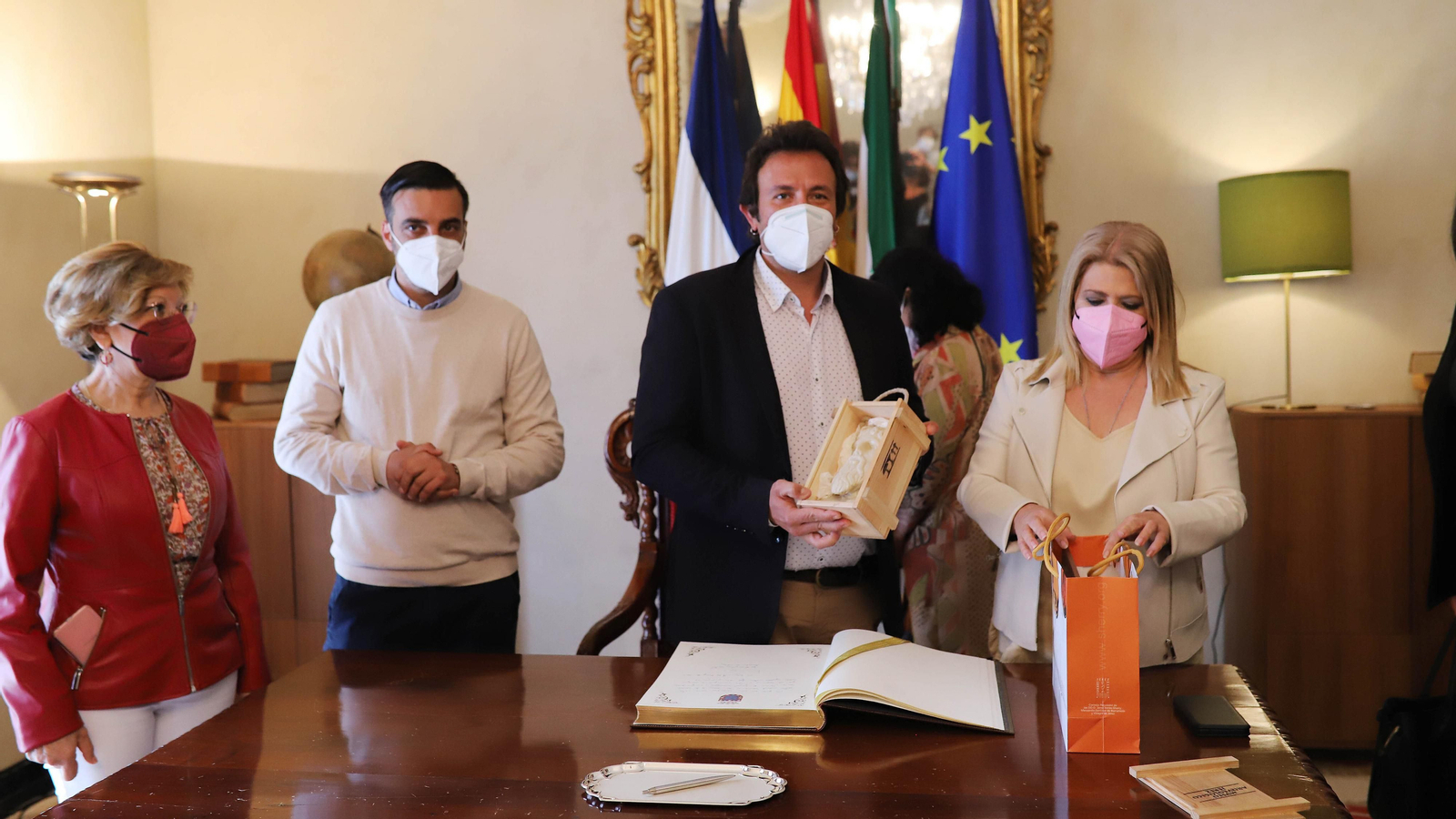 Kichi visita al ayuntamiento de Jerez