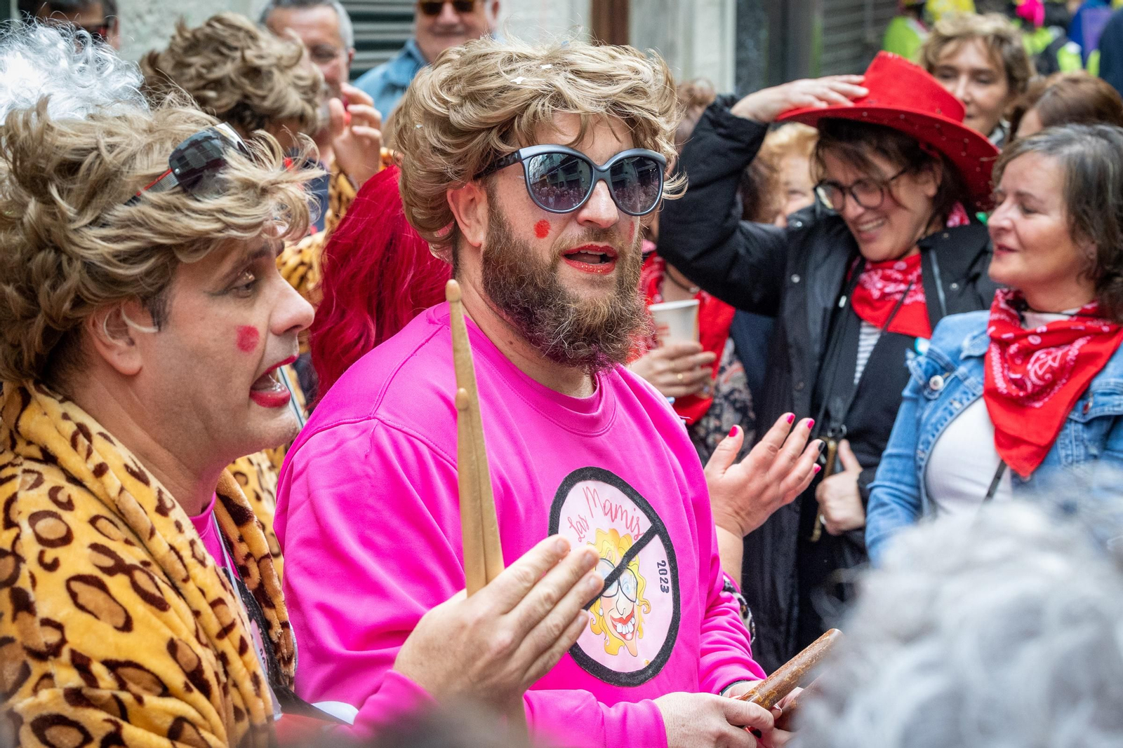 Imágenes del lunes de coros e ilegales del Carnaval de Cádiz 2023