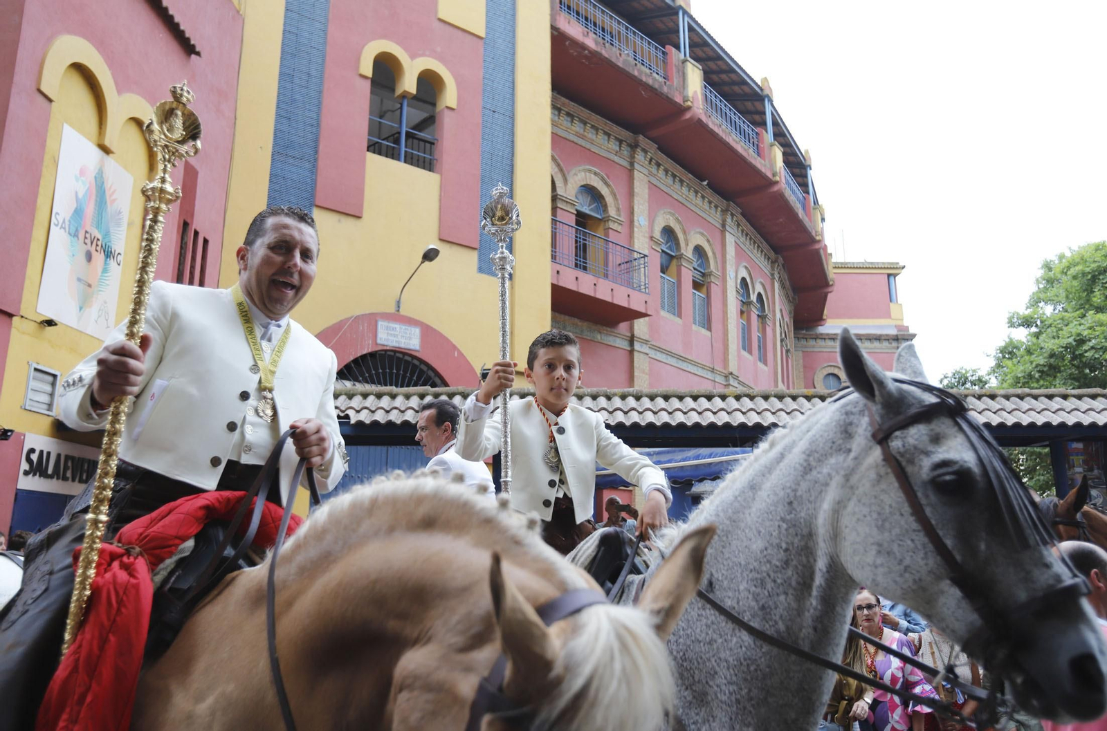 Imágenes de Emigrantes en la Comandancia de la Guardia Civil