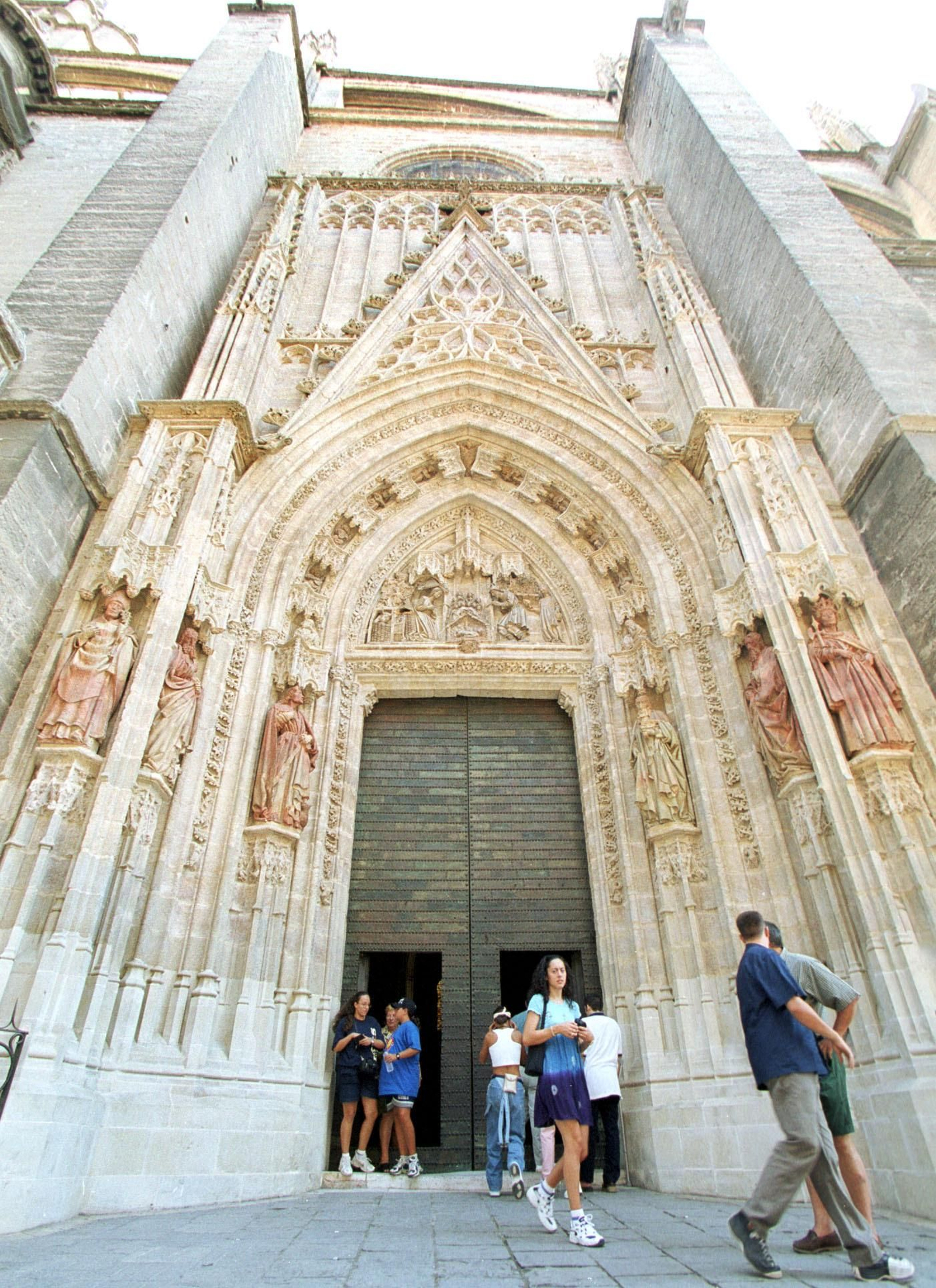 La puerta del Nacimiento o de San Miguel de la Catedral de Sevilla.