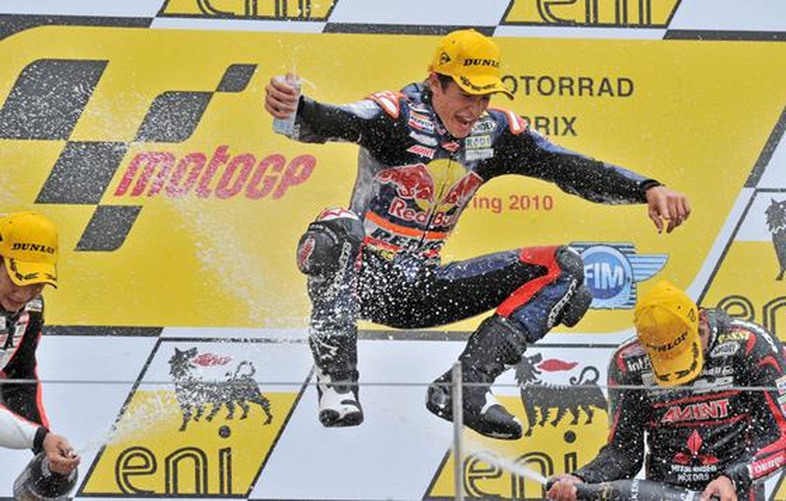 Pedrosa, Elías y Márquez firman una nueva jornada memorable para el motociclismo español. / Reportaje gráfico: EFE, Reuters, AFP.