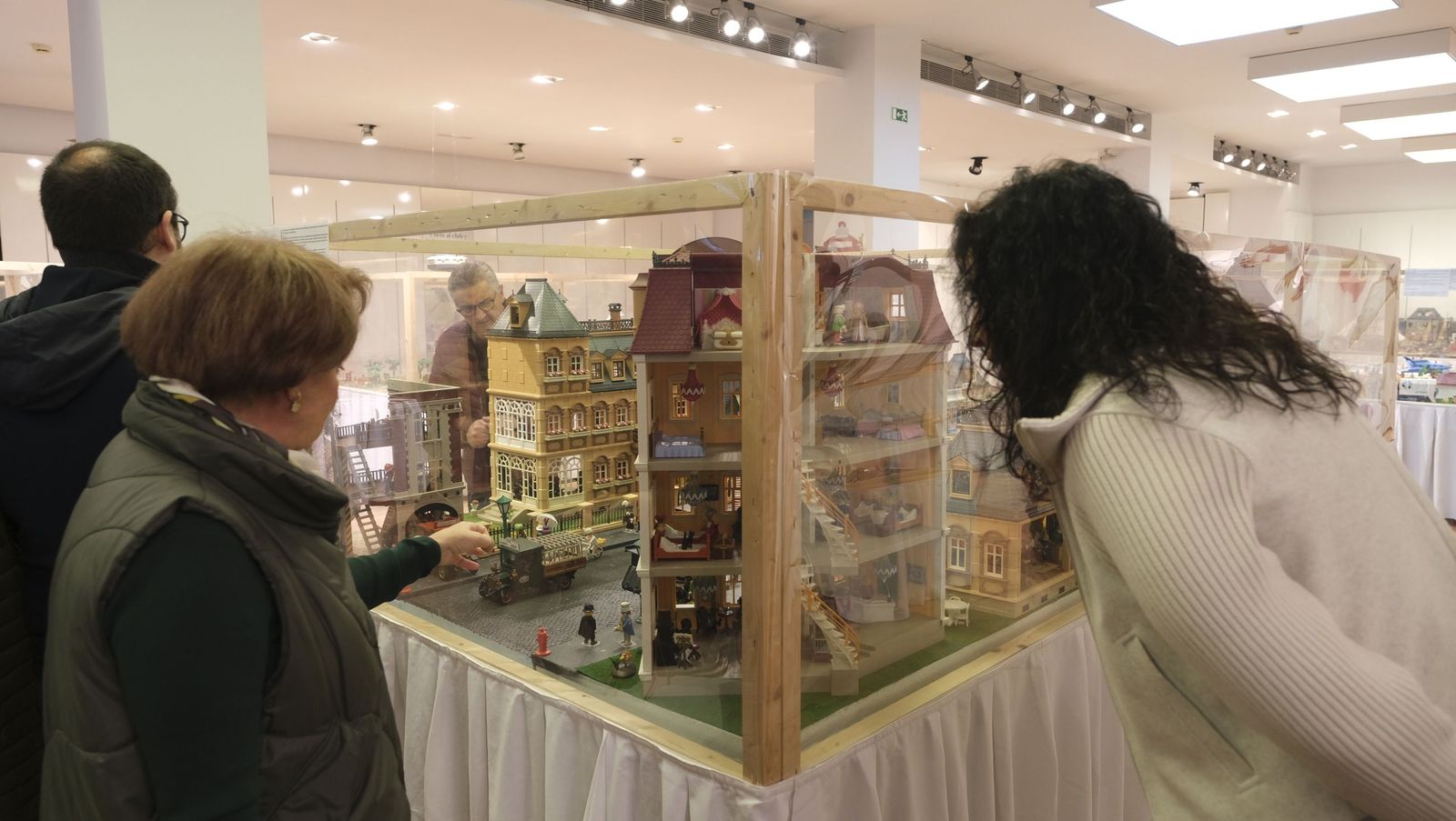 Exposición de Clicks de Playmobil contra el cáncer infantil, en fotos