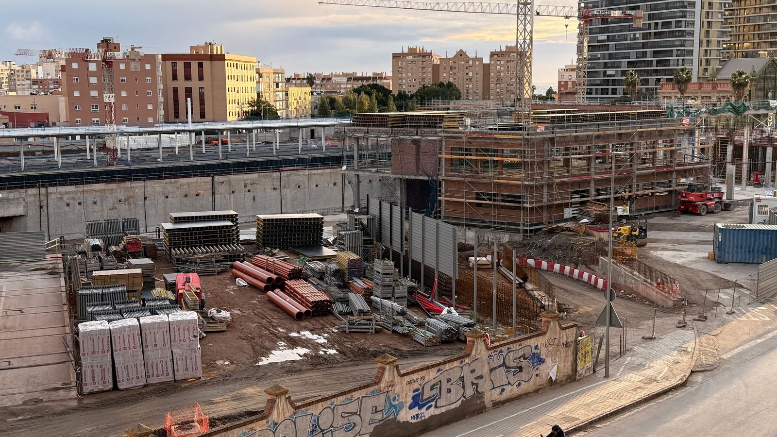 Aspecto que lucen en la actualidad las obras de la nueva estación del AVE de la ciudad de Almería.
