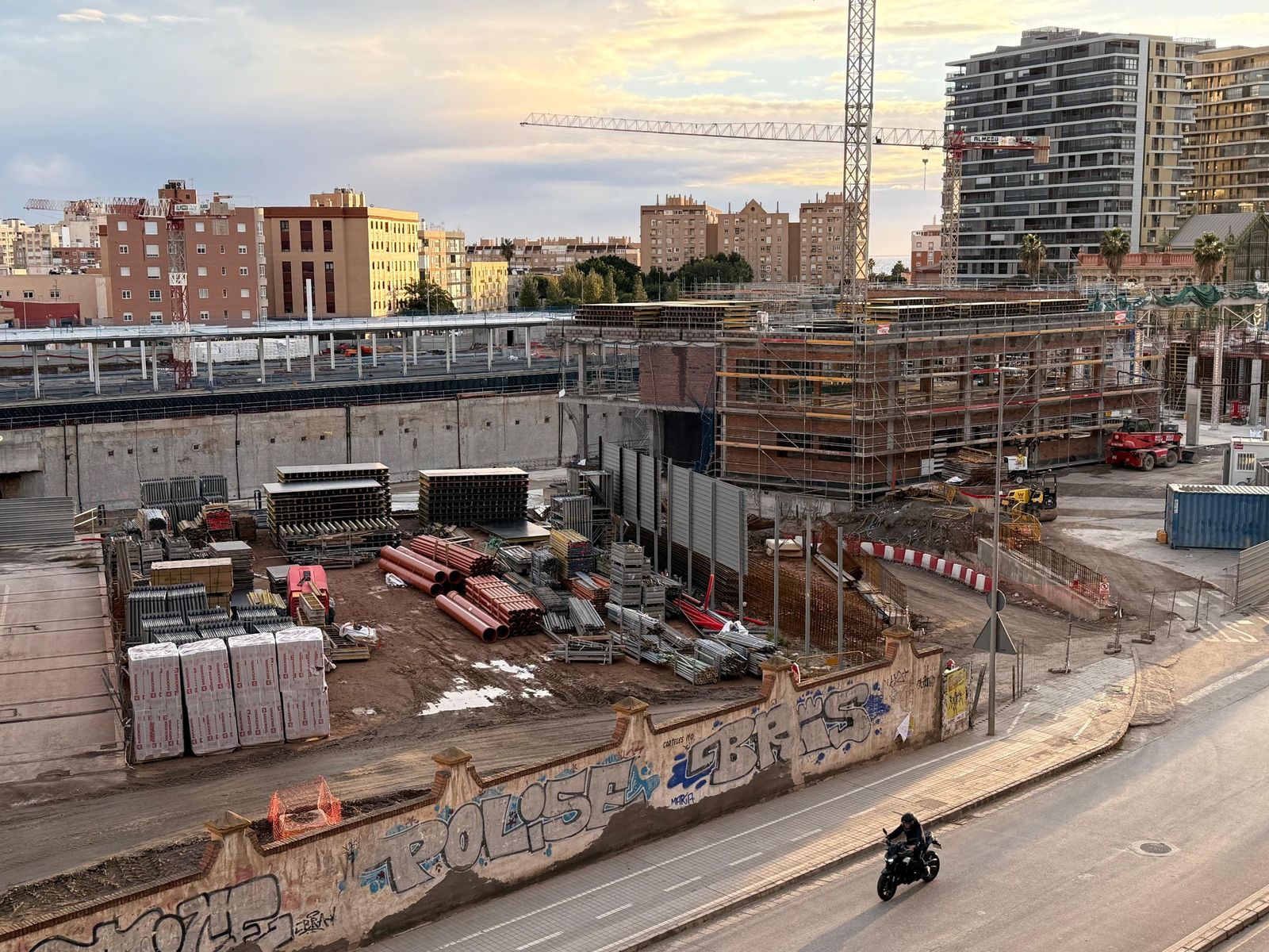 Aspecto que lucen en la actualidad las obras de la nueva estación del AVE de la ciudad de Almería.
