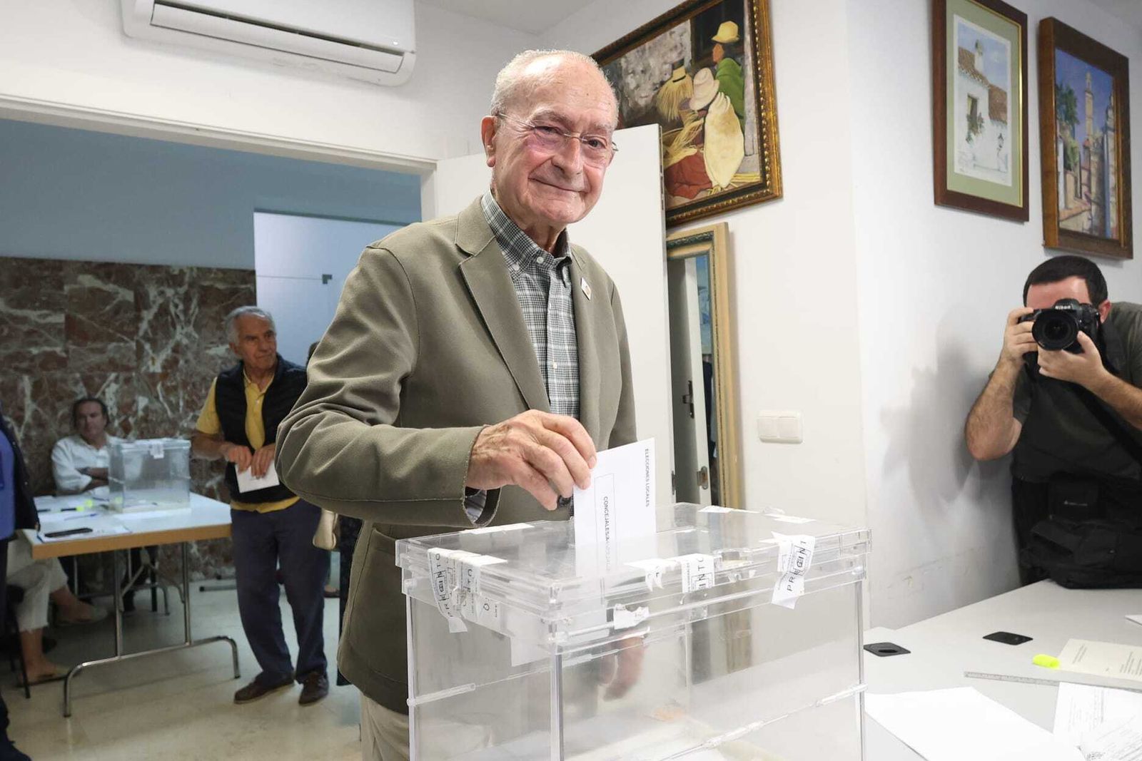 Imágenes de un domingo electoral en Málaga
