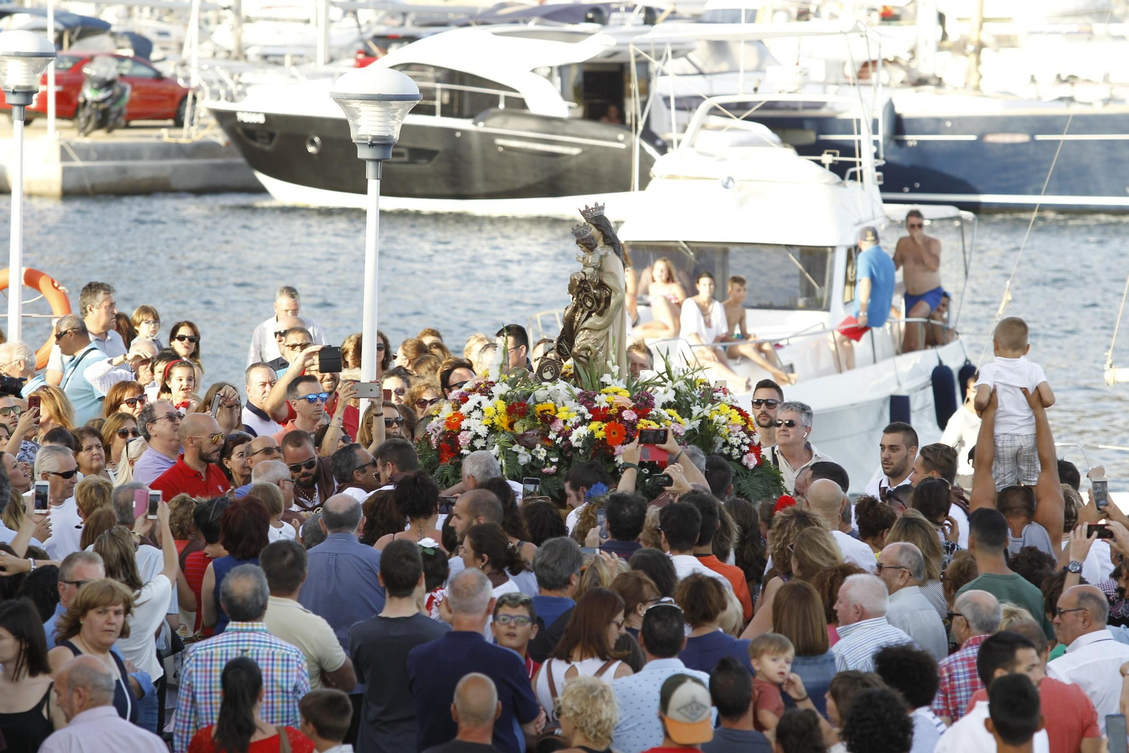 Las imágenes de la procesión de la Virgen del Carmen en Aguadulce