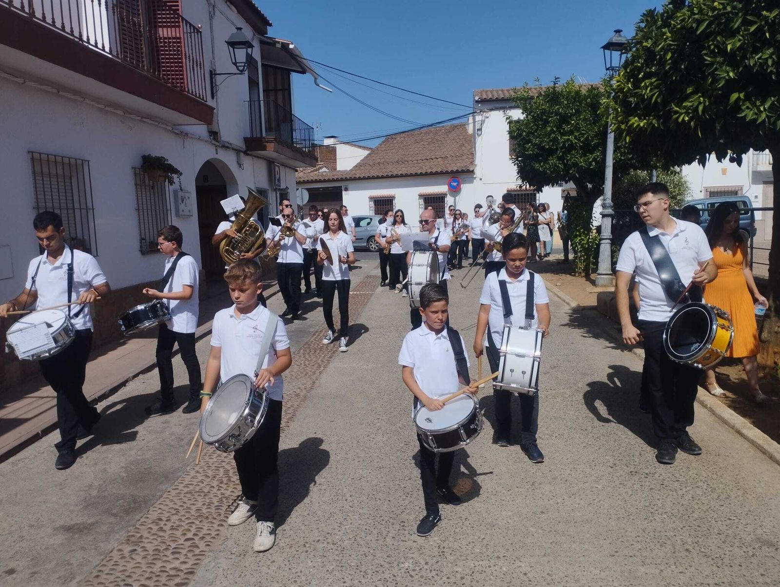 La Virgen del Sol recorre las calles de Adamuz, en imágenes