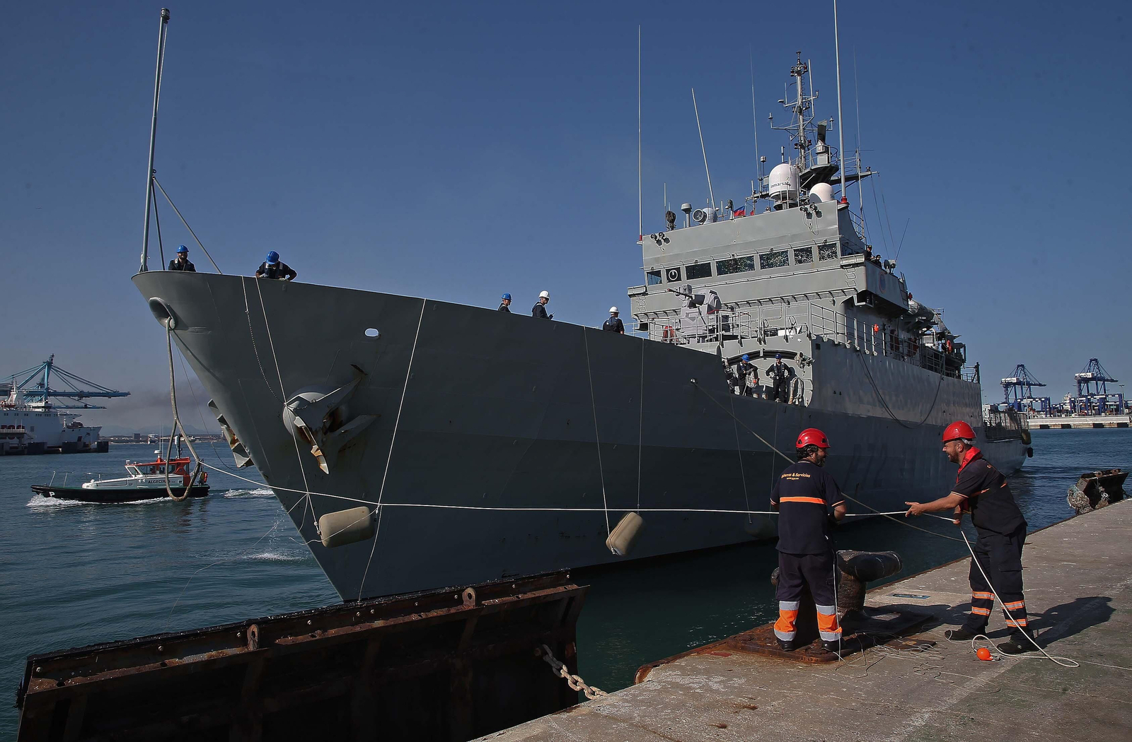 La llegada del patrullero de la Armada 'Centinela' al puerto de Algeciras, en imágenes
