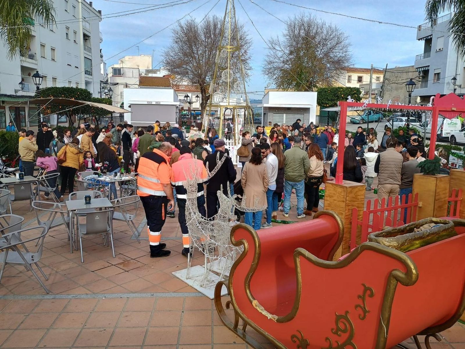 La plaza principal de Tesorillo.