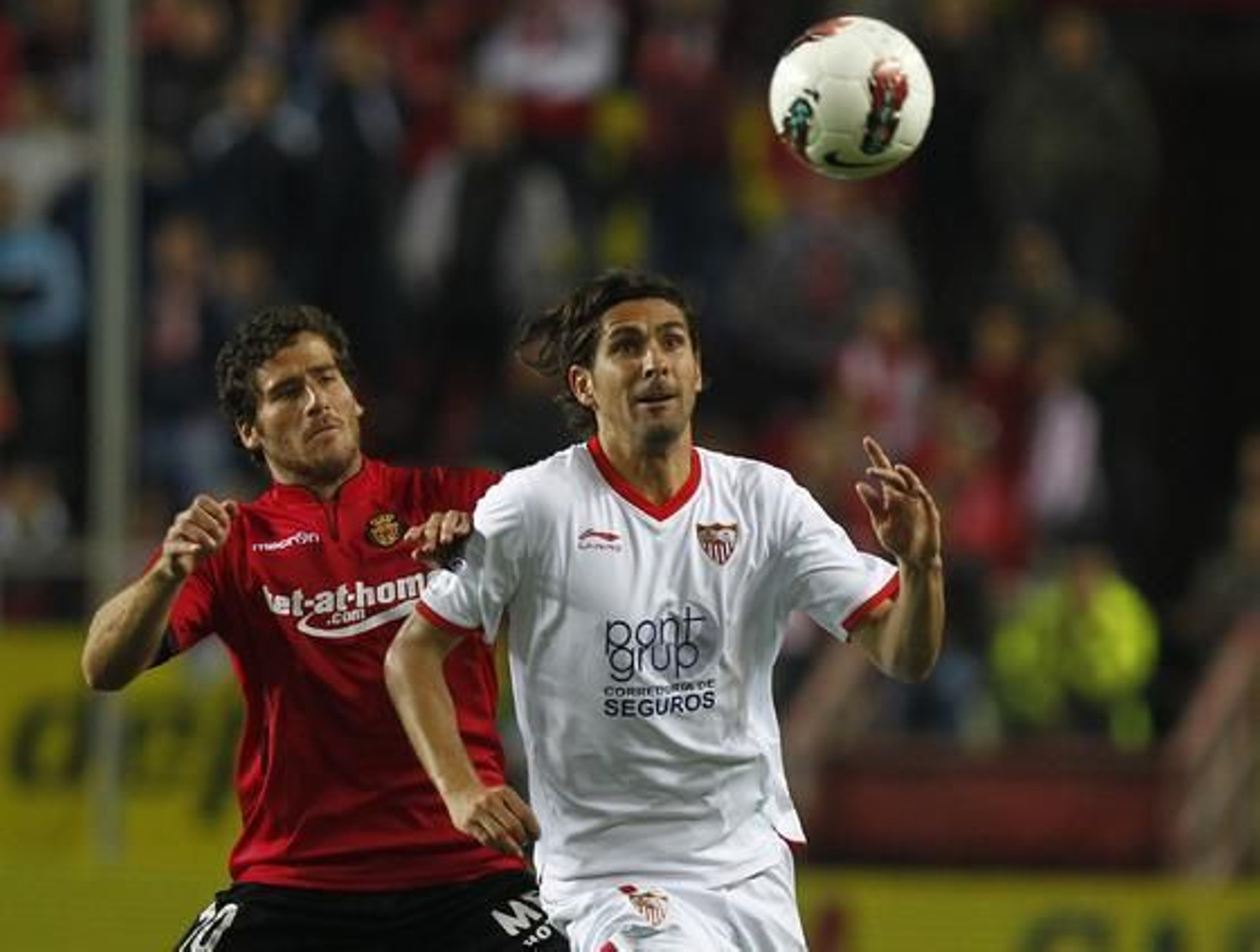 El Sevilla acumula tres victorias consecutivas tras vencer al Mallorca en casa (3-1). / Antonio Pizarro