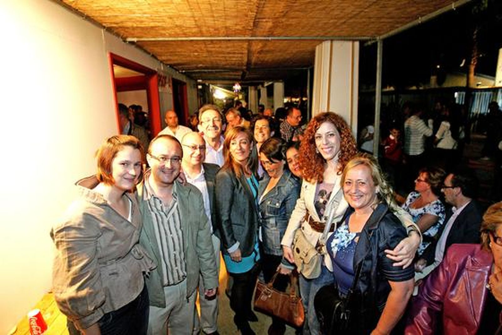 La alcaldesa Pilar Sánchez, con miembros del partido.

Foto: Pascual