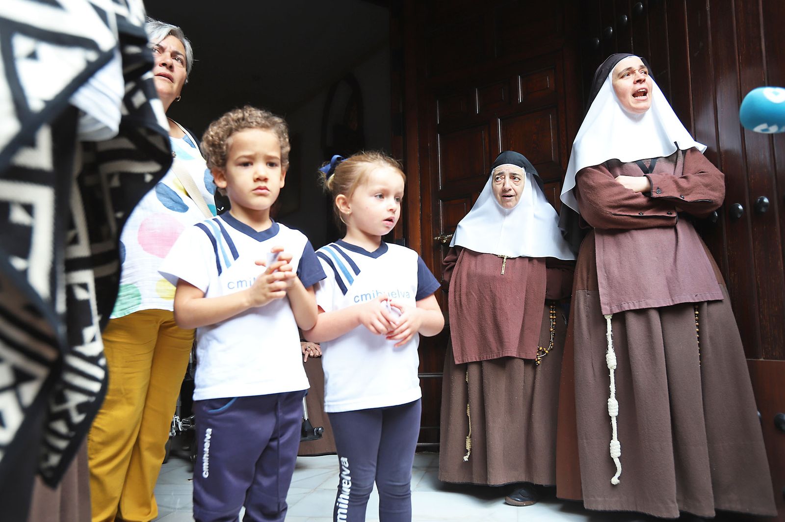 El Rocío 2023: Imágenes de la Hermandad de Emigrantes en su salida de Huelva