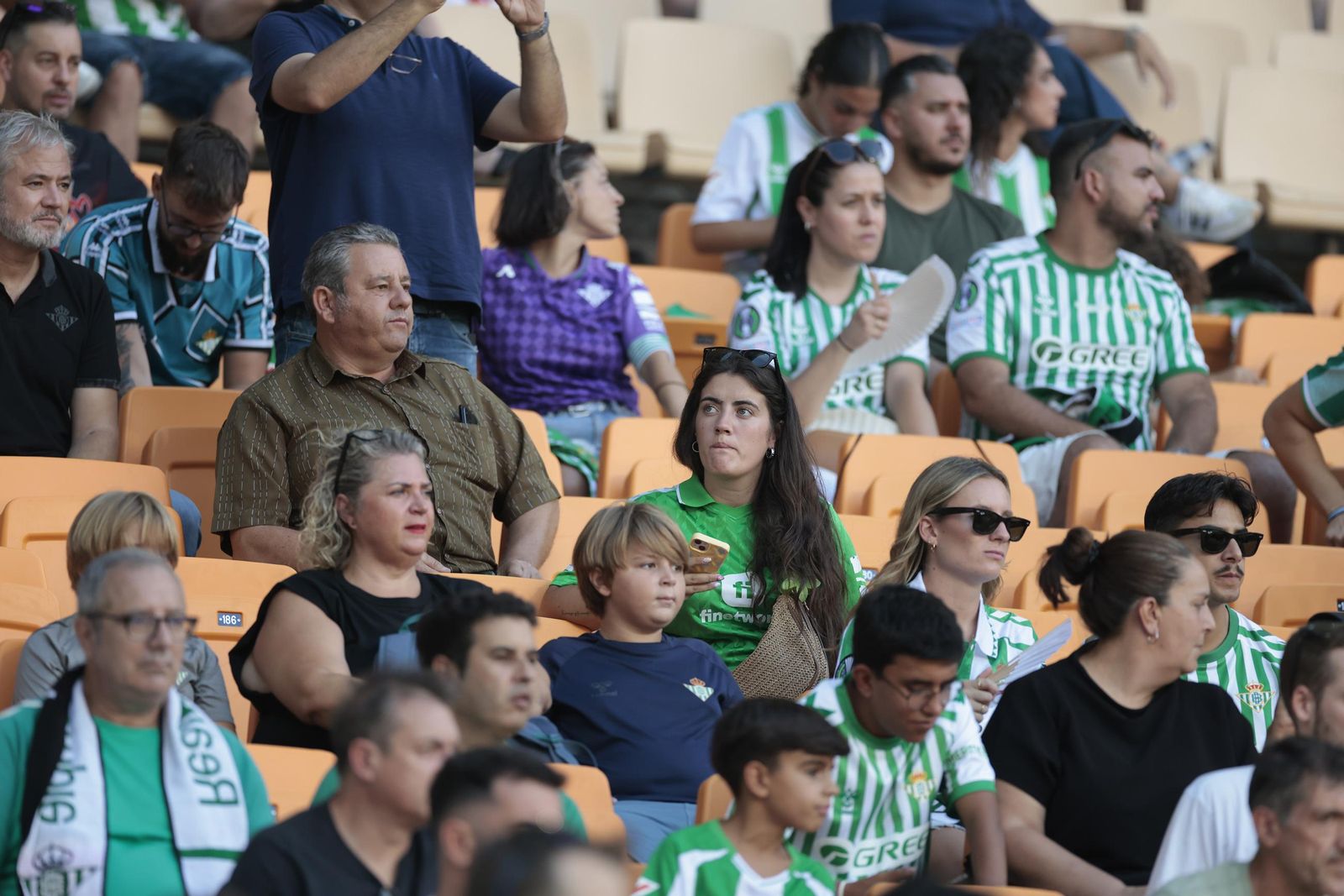 Búscate en las fotos del Betis - Athletic Club