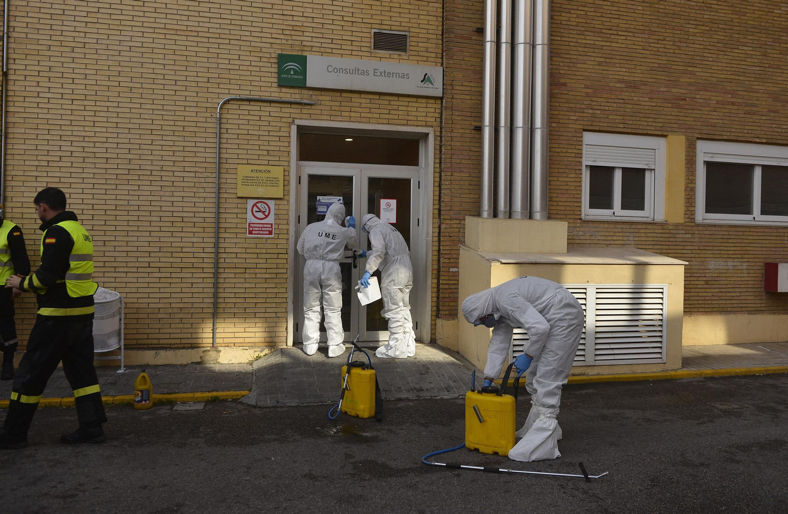 Coronavirus: Las imágenes del segundo día laboral de cuarentena en Sevilla