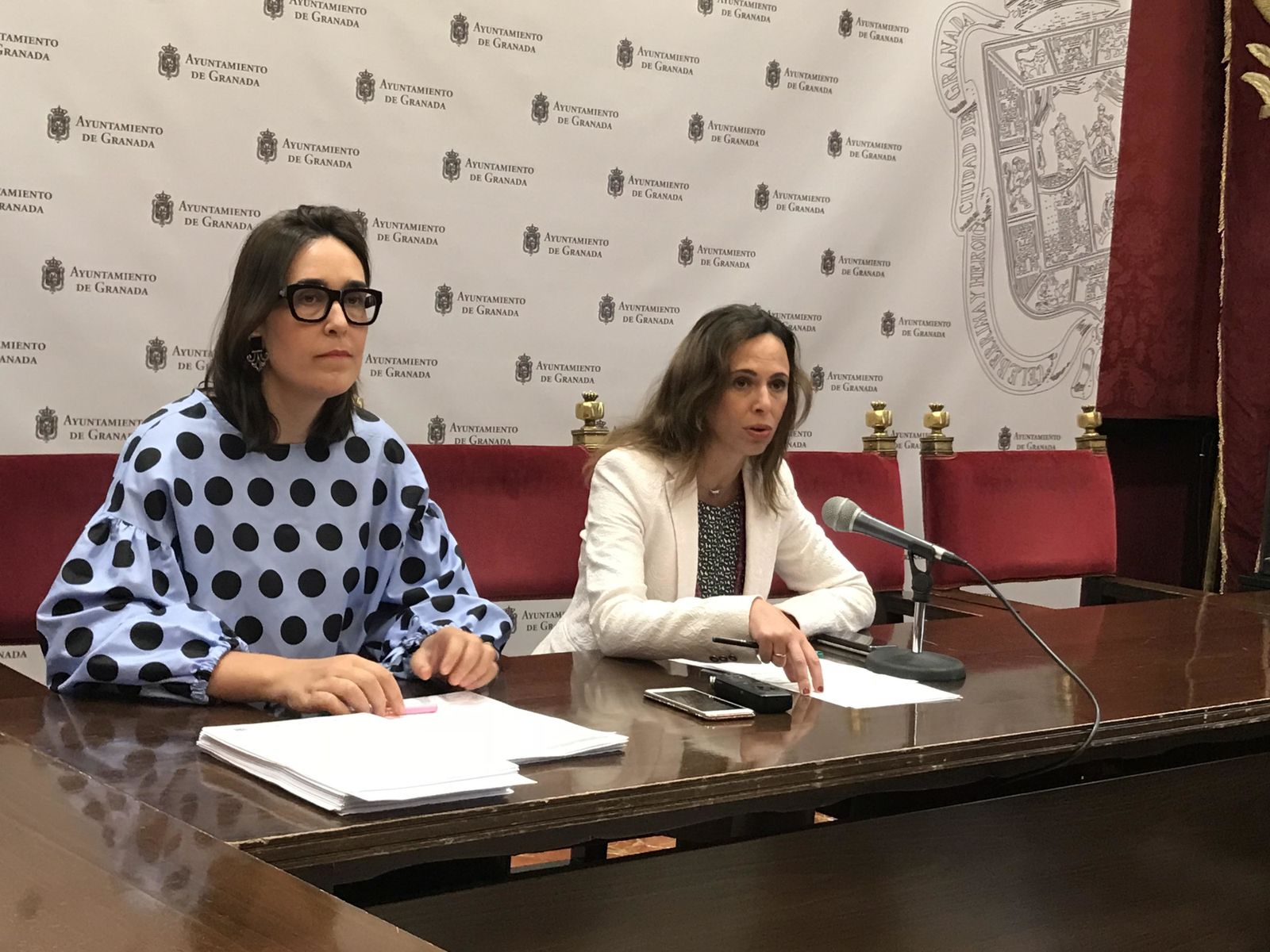 Las concejales María Francés y Rocío Díaz comparecen en el Ayuntamiento.