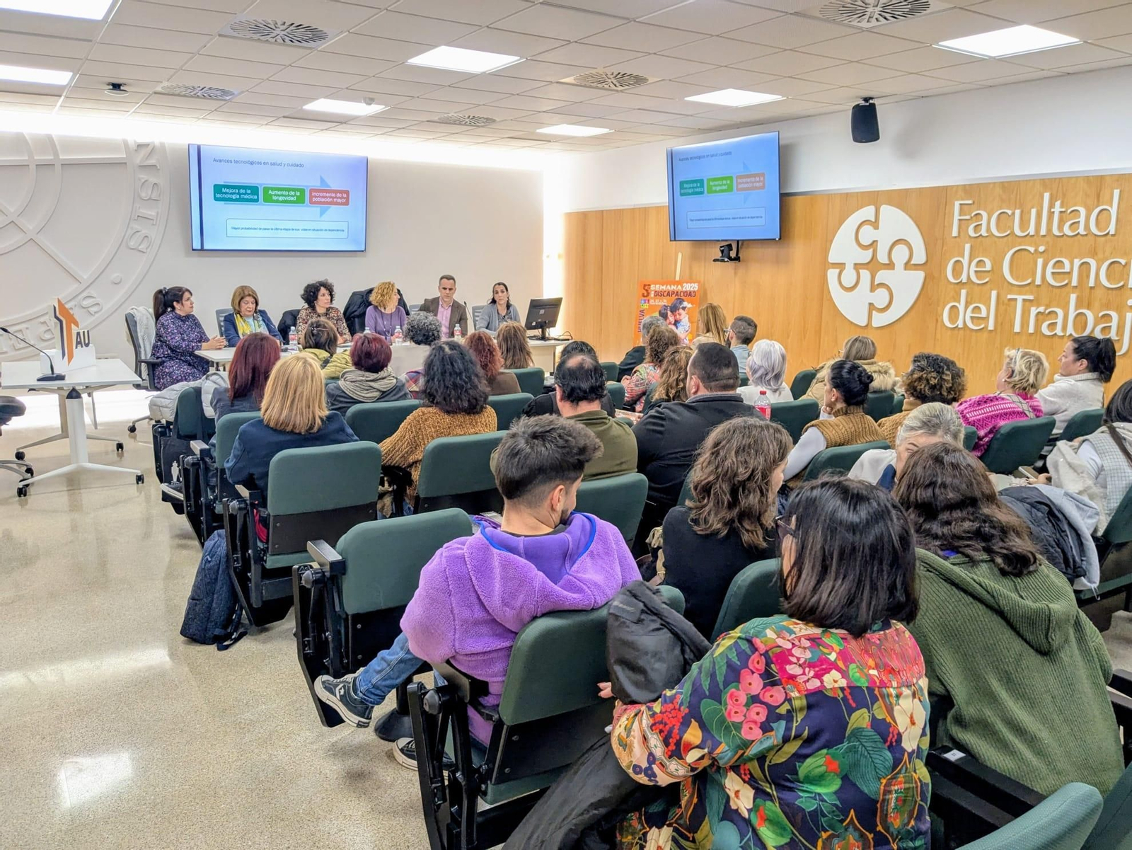 Una de las mesas redondas celebradas en el marco de la Semana de la Discapacidad.