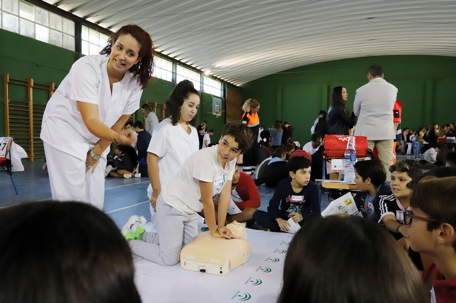 Imágenes de las jornadas de reanimación pulmonar en el IES Alto Conquero