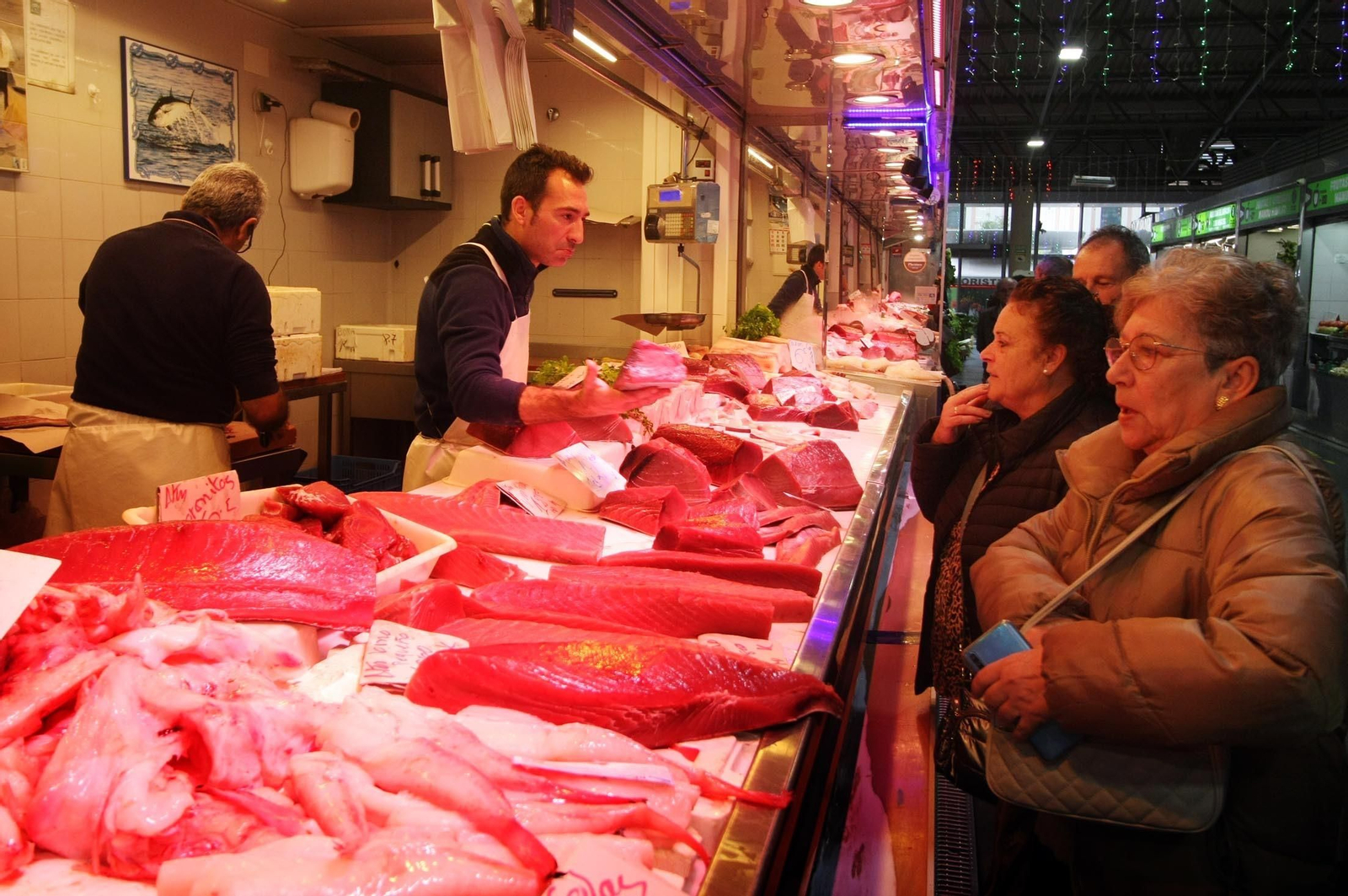 La gamba de Huelva, reina del mercado en los días previos a la Navidad