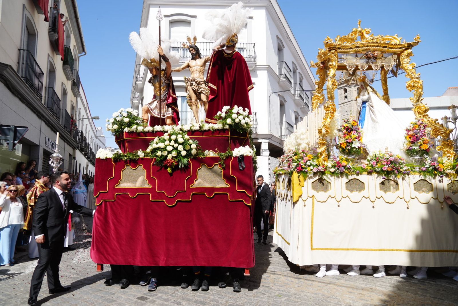 Domingo de Resurrección en Pozoblanco: La procesión del Resucitado, en imágenes