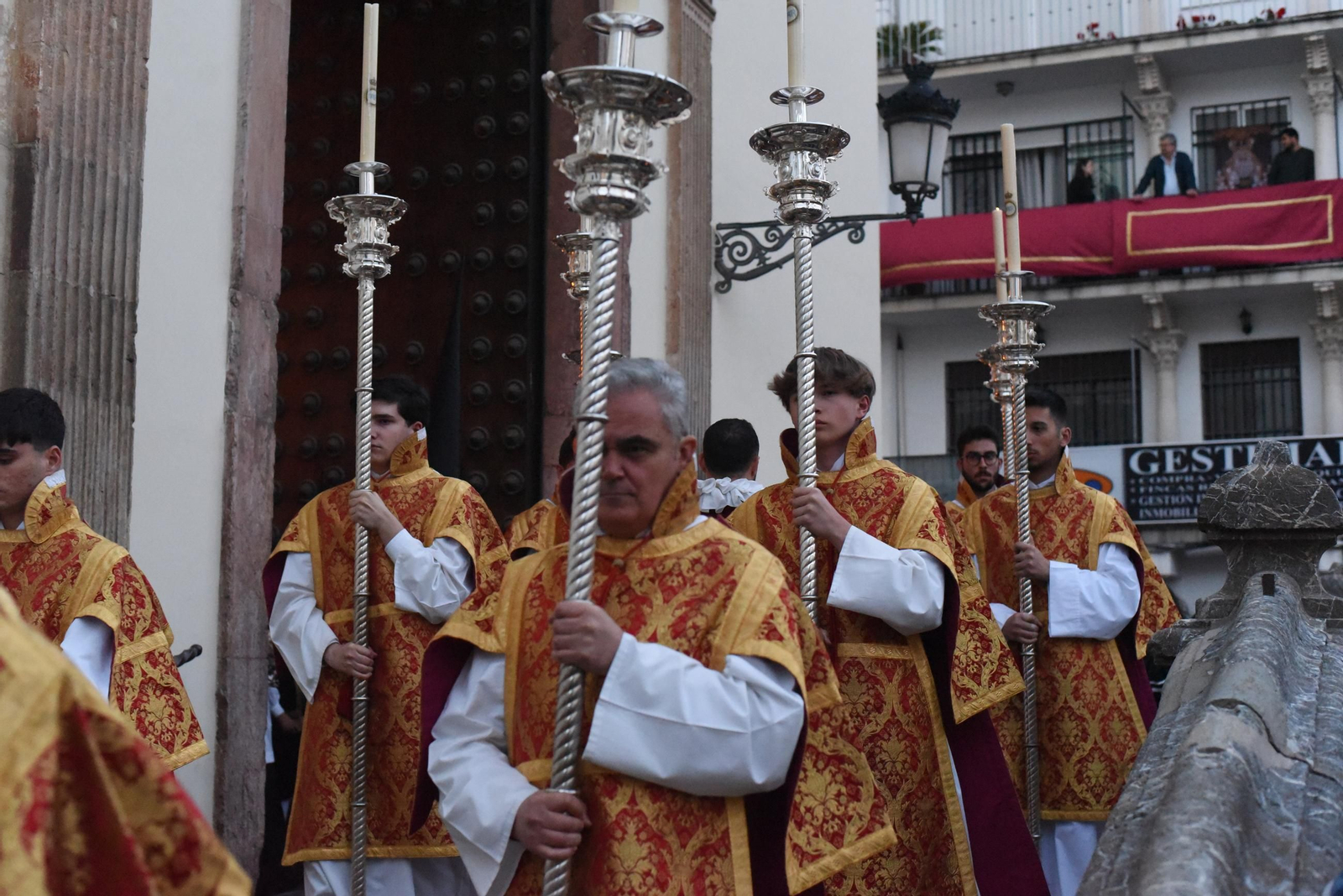 La procesión del Santo Sepulcro en este Viernes Santo de Córdoba, en imágenes