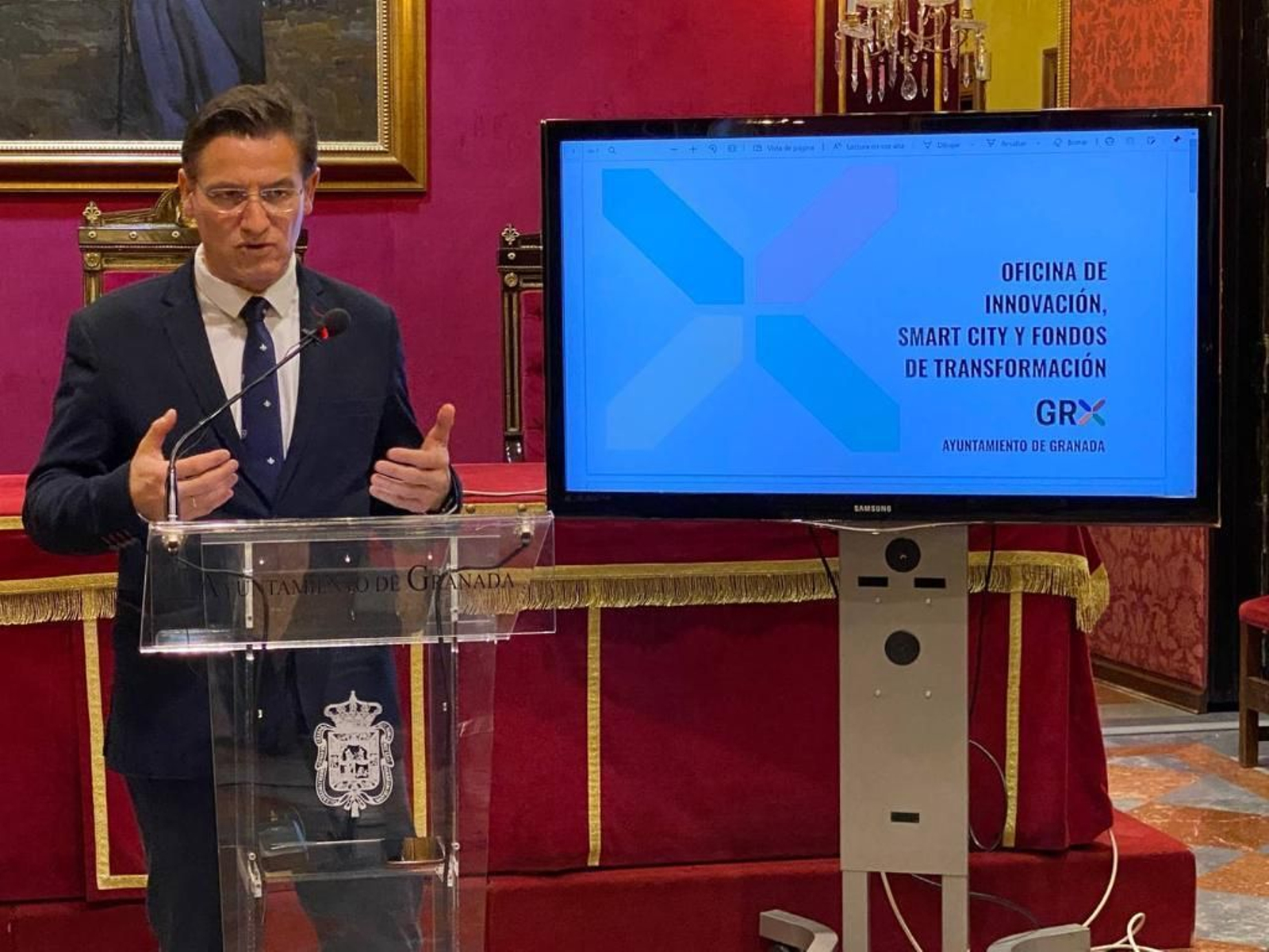 El alcalde de Granada presentando la propuesta