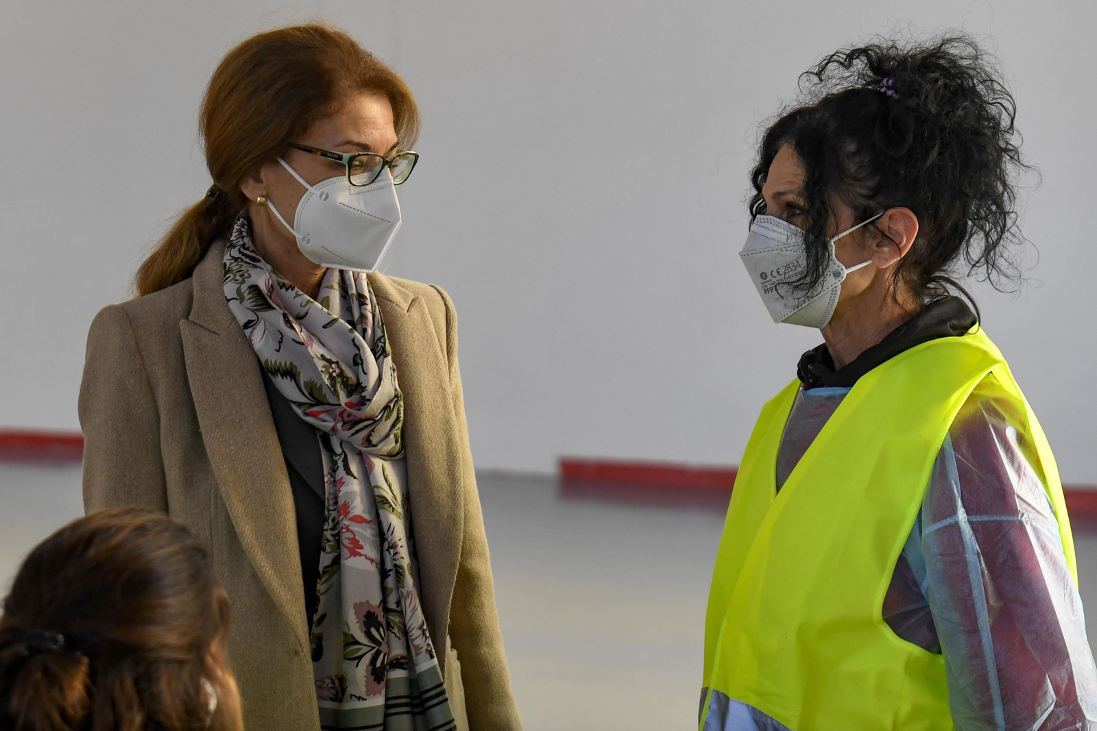 Fotos: así ha sido el inicio de la vacunación masiva del personal educativo de Granada