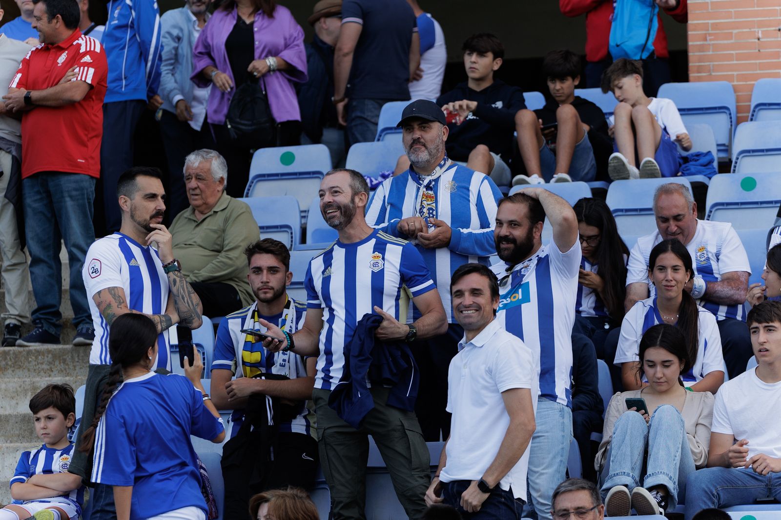Las mejores imágenes de la afición del Recre en el partido contra la Segoviana